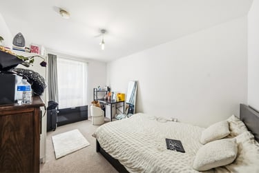 3 bed flat, Epstein Square, Poplar, London, E146FX - Image 1