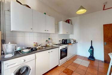 4 bed flat, Mile End Road, Stepney, London, E14LJ - Image 4