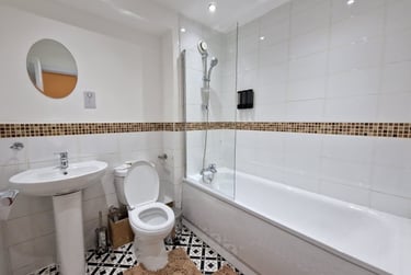 4 bed house, Wraysbury Drive, Yiewsley, London, UB77FL - Image 5