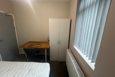 6 bed house, Wern Fawr Road, St Thomas, Swansea, SA18LL - Image 2