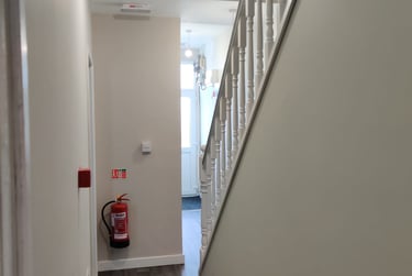 6 bed house, Wern Fawr Road, St Thomas, Swansea, SA18LL - Image 1