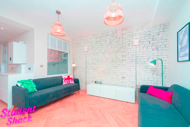 8 bed house, Ruskin Avenue, Rusholme, Manchester, M144DQ - Image 1