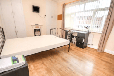 6 bed house, Wallisdown Road, Talbot village, Poole, BH125BT - Image 5