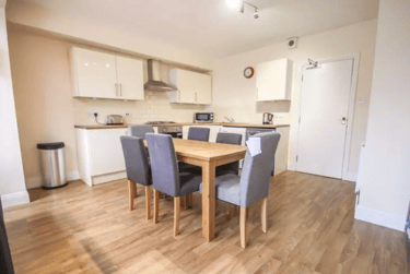 6 bed house, Wallisdown Road, Talbot village, Poole, BH125BT - Image 3