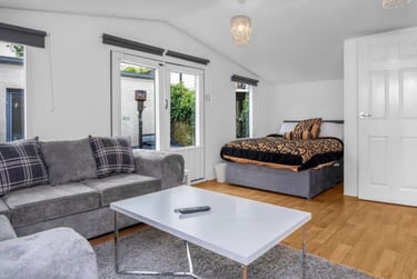 2 bed house, Burdiehouse Road, Liberton, Edinburgh, EH178AF - Image 1