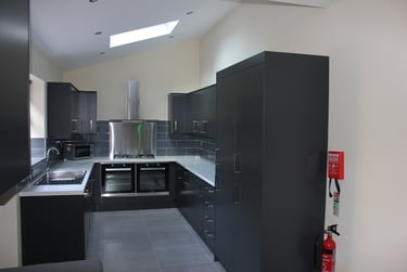 8 bed house, Fairbank Avenue, Rusholme, Manchester, M144PU - Image 1