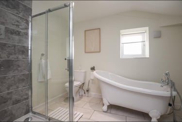 2 bed flat, Anglesey Lodge, City Centre, Surrey, KT12ND - Image 1