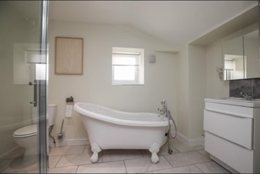 2 bed flat, Anglesey Lodge, City Centre, Surrey, KT12ND - Image 2