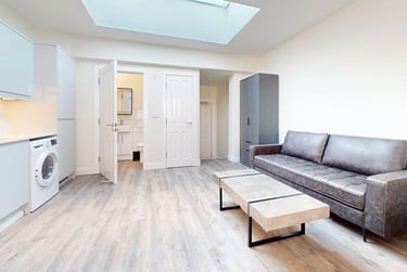 1 bed studio, Triangle West, Clifton, Bristol, BS81ER - Image 1