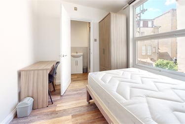 2 bed flat, Regent Street, Clifton, Bristol, BS84HW - Image 1