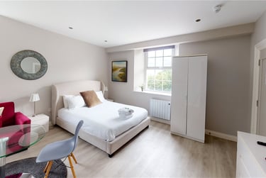 1 bed studio, Meridian Place, Clifton, Bristol, BS81JL - Image 1