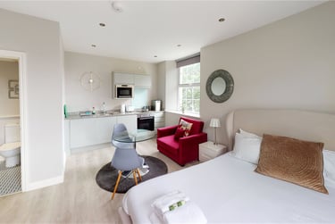 1 bed studio, Meridian Place, Clifton, Bristol, BS81JL - Image 2