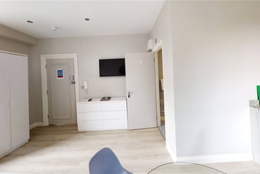 1 bed studio, Meridian Place, Clifton, Bristol, BS81JL - Image 3
