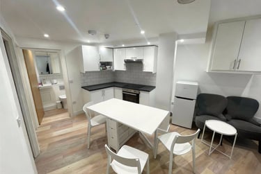 2 bed flat, Triangle South, Kingsdown, Bristol, BS81EY - Image 3