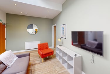 2 bed flat, Bar Road, City Centre, Falmouth, TR114NN - Image 2