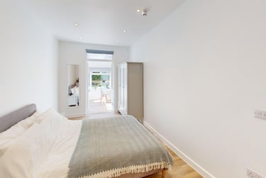 2 bed flat, Bar Road, City Centre, Falmouth, TR114NN - Image 5