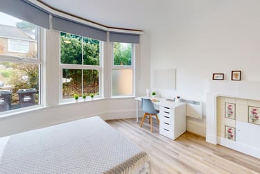 4 bed flat, Avenue Road, City Centre, Falmouth, TR114AZ - Image 1