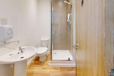 6 bed flat, Bar Road, City Centre, Falmouth, TR114NN - Image 15