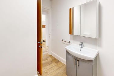 4 bed flat, Avenue Road, City Centre, Falmouth, TR114AZ - Image 14