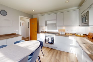 5 bed flat, Bar Road, City Centre, Falmouth, TR114NN - Image 2