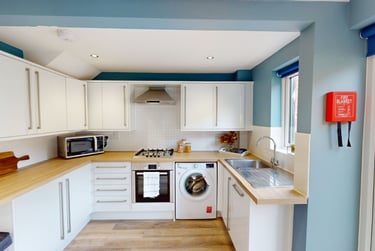 6 bed house, Monterey Gardens, Mount Pleasant, Exeter, EX45EN - Image 1