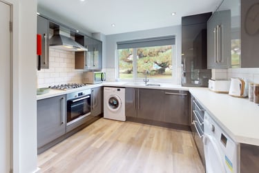 6 bed house, Monterey Gardens, Mount Pleasant, Exeter, EX45EN - Image 1