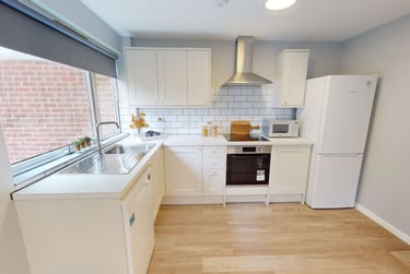 1 bed flat, Monterey Gardens, Mount Pleasant, Exeter, EX45EN - Image 2