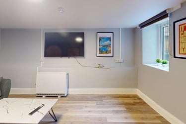 4 bed flat, Avenue Road, City Centre, Falmouth, TR114AZ - Image 2