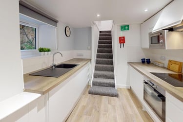 4 bed flat, Avenue Road, City Centre, Falmouth, TR114AZ - Image 4