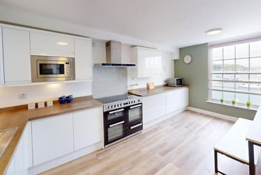 7 bed flat, Arwenack Street, City Centre, Falmouth, TR113JA - Image 1