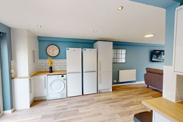 6 bed house, Monterey Gardens, Mount Pleasant, Exeter, EX45EN - Image 2