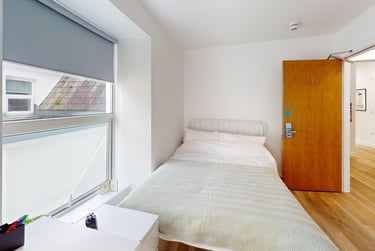 5 bed flat, Bar Road, City Centre, Falmouth, TR114NN - Image 4