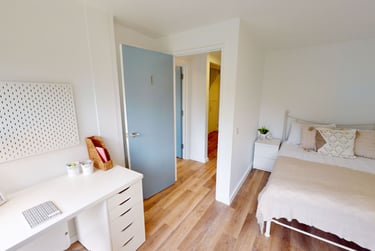 6 bed house, Monterey Gardens, Mount Pleasant, Exeter, EX45EN - Image 3