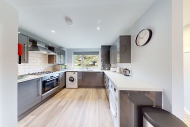 6 bed house, Monterey Gardens, Mount Pleasant, Exeter, EX45EN - Image 4