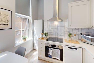 2 bed flat, Mark Lane, City Centre, Bristol, BS15DG - Image 2