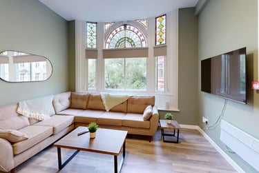 5 bed flat, Clare Street, City Centre, Bristol, BS11XH - Image 1