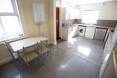 6 bed house, West Parade, West End, Lincoln, LN11QS - Image 2