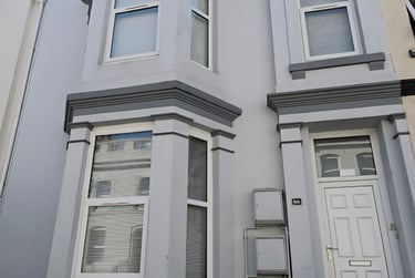 3 bed flat, Hill Park Crescent, Greenbank, Plymouth, PL48JW - Image 1