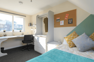 9 bed house, Colbourne Avenue, Moulsecoomb, Brighton, BN24GE - Image 1