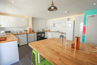 8 bed house, Hawkhurst Road, Coldean, Brighton, BN19GF - Image 1