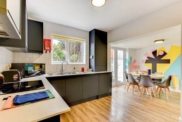 6 bed house, Bishop Manor Road, Horfield, Bristol, BS105BB - Image 1