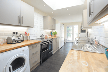 9 bed house, Colbourne Avenue, Moulsecoomb, Brighton, BN24GE - Image 2