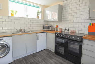 7 bed house, Park Road, Coldean, Brighton, BN19AA - Image 2