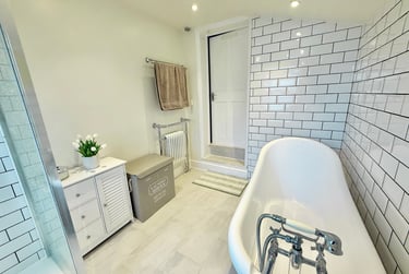 2 bed house, Claremont Road, Hornchurch, London, RM111BZ - Image 2