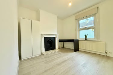 2 bed house, Claremont Road, Hornchurch, London, RM111BZ - Image 1