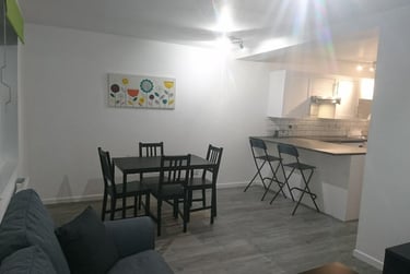 2 bed flat, Pinhoe Road, Mount Pleasant, Exeter, EX47HQ - Image 1