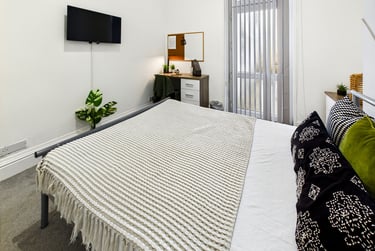 7 bed house, King Edward's Road, Brynmill, Swansea, SA14LW - Image 2