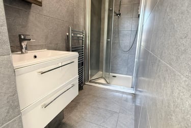 4 bed house, Avenue Road, City Centre, Kingston, KT12RB - Image 2