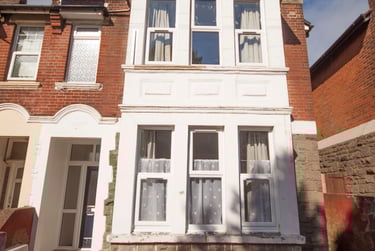 8 bed house, Wilton Avenue, Polygon, Southampton, SO152HA - Image 1