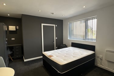1 bed studio, Walter road, Uplands, Swansea, SA14QA - Image 1